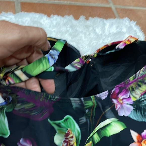 Swim suit flower print. Size 3X - Picture 4 of 5
